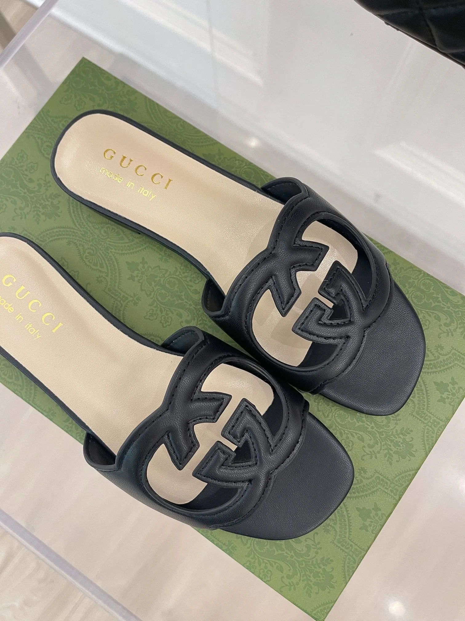 SE893 GC Women's Interlocking G cut-out Slide Sandal / Size5-10