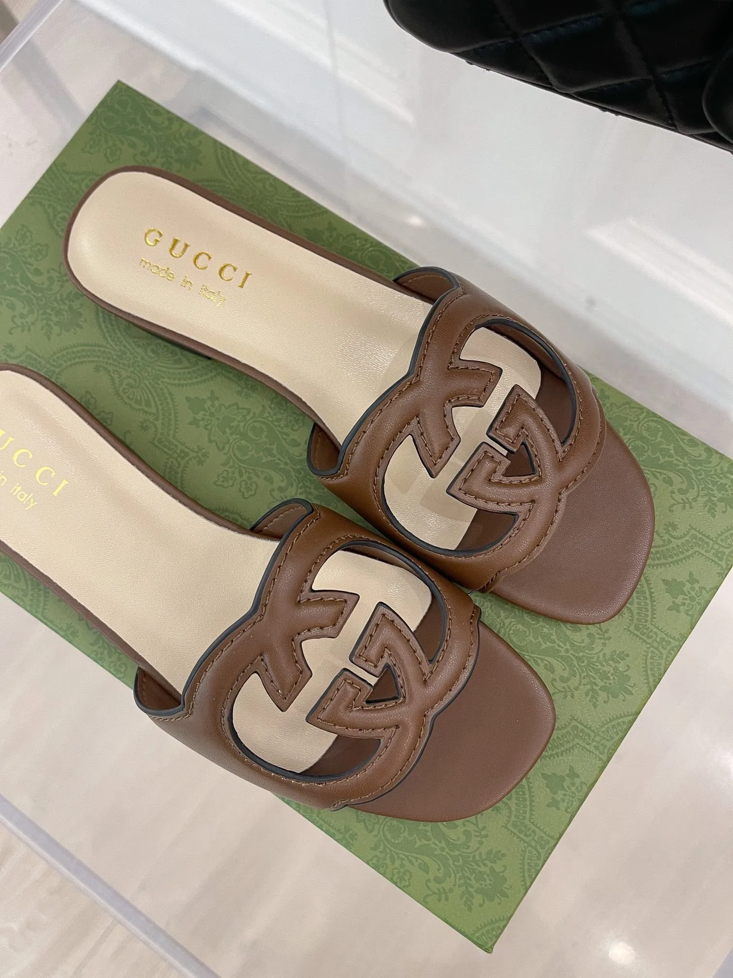 SE893 GC Women's Interlocking G cut-out Slide Sandal / Size5-10