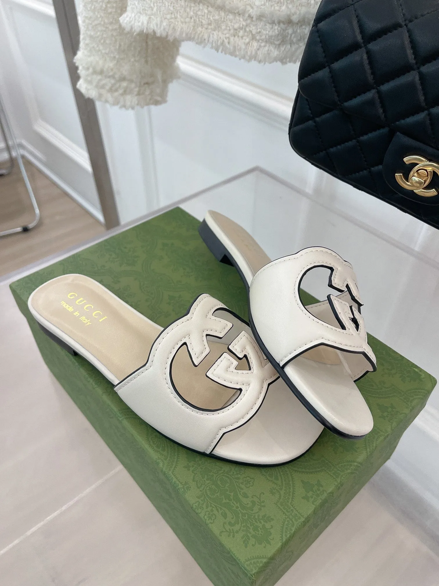 SE893 GC Women's Interlocking G cut-out Slide Sandal / Size5-10